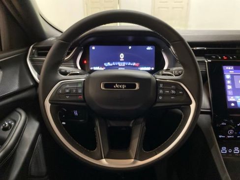 Used 2024 Jeep Grand Cherokee Altitude AWD/4WD image 13