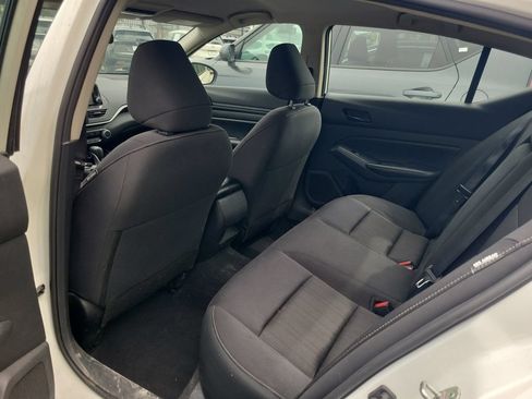 Used 2024 Nissan Altima 2.5 S FWD image 7