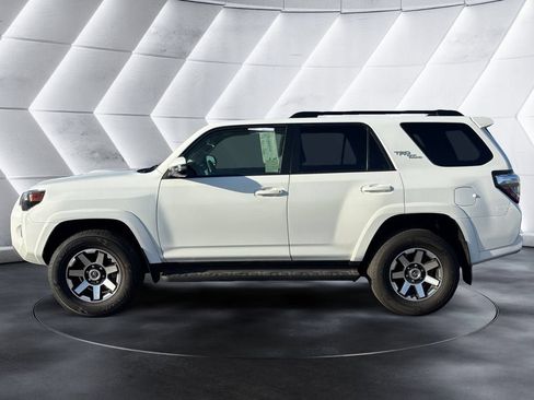 Used 2023 Toyota 4Runner TRD Off-Road Premium AWD/4WD image 2