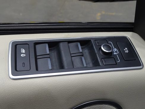 Used 2017 Land Rover Range Rover HSE AWD/4WD image 18