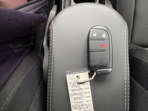 Used 2023 Jeep Renegade Latitude AWD/4WD image 26