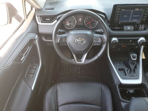 Used 2021 Toyota RAV4 XLE Premium image 11