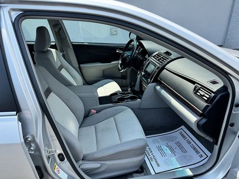 Used 2014 Toyota Camry XLE FWD image 11