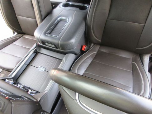 Used 2024 GMC Yukon Denali w/ Advanced Technology Package AWD/4WD image 15