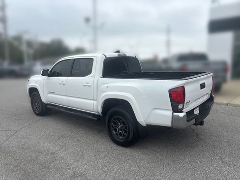 Used 2018 Toyota Tacoma SR5 AWD/4WD image 4
