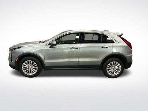 Used 2024 Cadillac XT4 Luxury w/ Cold Weather Package FWD image 2