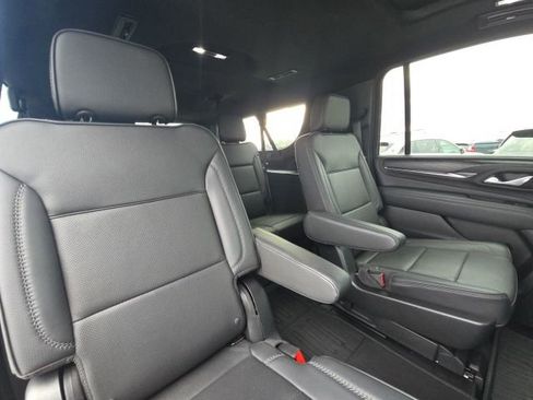 Used 2022 GMC Yukon XL Denali image 17