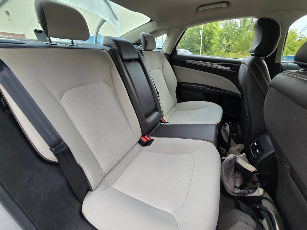 Used 2019 Ford Fusion SE w/ Equipment Group 151A FWD image 24