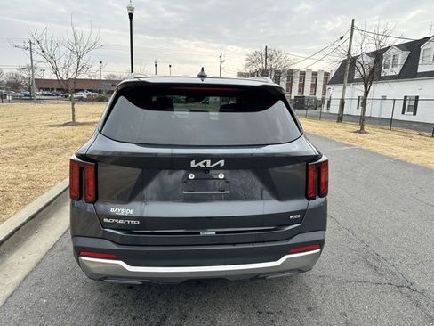 Certified 2024 Kia Sorento S image 18