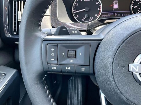 Used 2025 Nissan Pathfinder SV FWD image 22