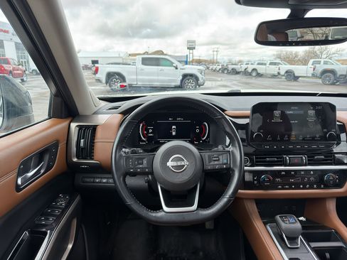 Used 2022 Nissan Pathfinder Platinum w/ Cargo Package image 12