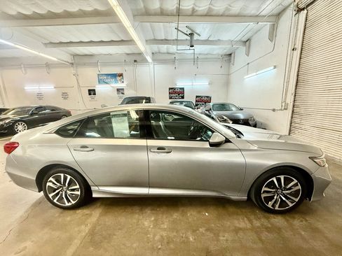Used 2019 Honda Accord Sedan 4D image 4