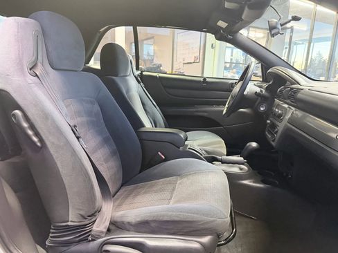 Used 2005 Chrysler Sebring GTC w/ Security Group image 21