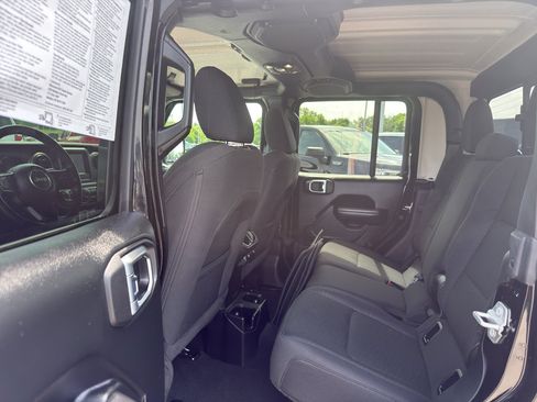 Used 2020 Jeep Gladiator Sport w/ Quick Order Package 24S AWD/4WD image 31