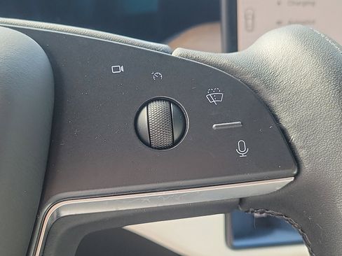 Used 2022 Tesla Model S image 22