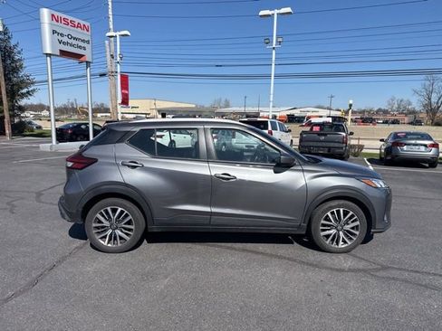 Used 2021 Nissan Kicks SV image 8