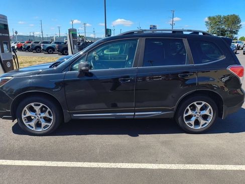 Used 2018 Subaru Forester 2.5i Touring AWD/4WD image 3