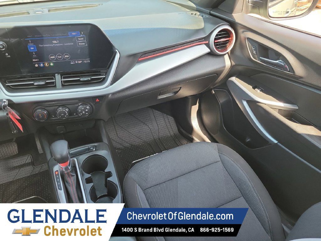 Used 2024 Chevrolet Trax RS w/ Driver Confidence Package FWD image 16