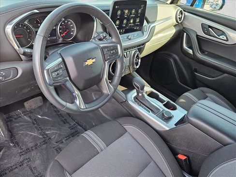 Used 2025 Chevrolet Blazer LT image 9