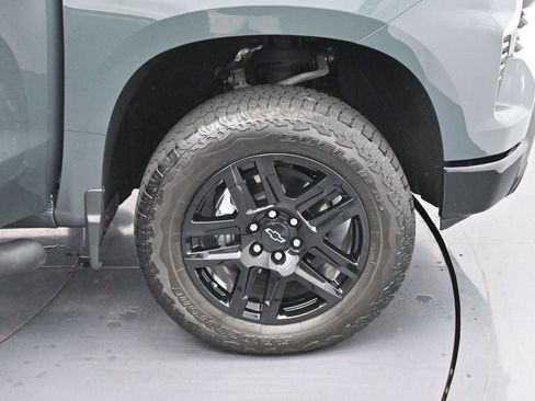 Used 2025 Chevrolet Silverado 1500 LT Trail Boss w/ Convenience Package II AWD/4WD image 33