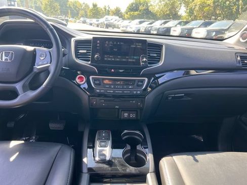 Used 2020 Honda Pilot Touring image 15