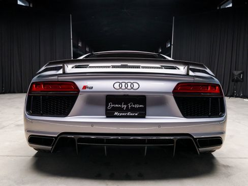 Used 2018 Audi R8 V10 w/ Premium Package image 36