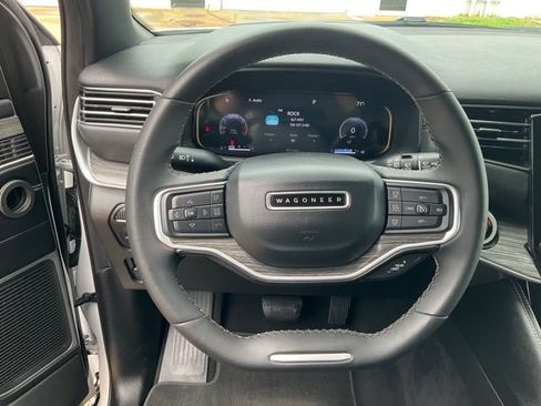 Used 2023 Jeep Wagoneer L Series III w/ Preferred Equipment Group AWD/4WD image 9