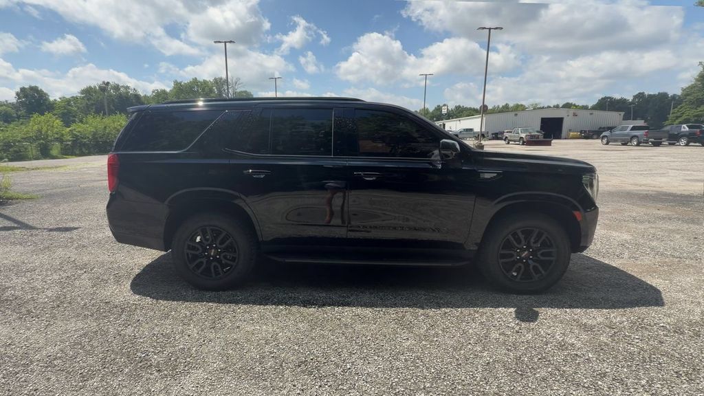 Used 2021 GMC Yukon AT4 w/ Rear Media and Nav Package AWD/4WD image 9