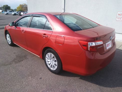 Used 2012 Toyota Camry LE image 7
