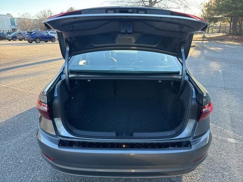 Used 2020 Volkswagen Jetta SE w/ SE Cold Weather Package image 25