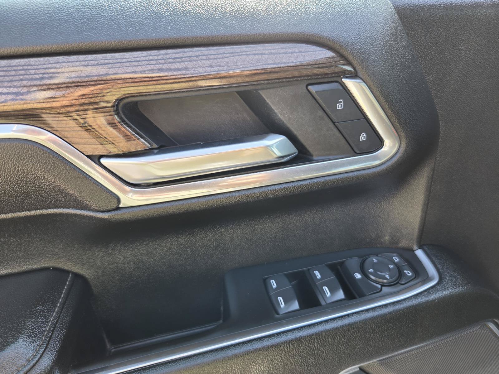 Used 2025 Chevrolet Silverado 1500 LT RWD image 16