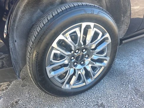 Used 2024 GMC Yukon XL Denali Ultimate image 11