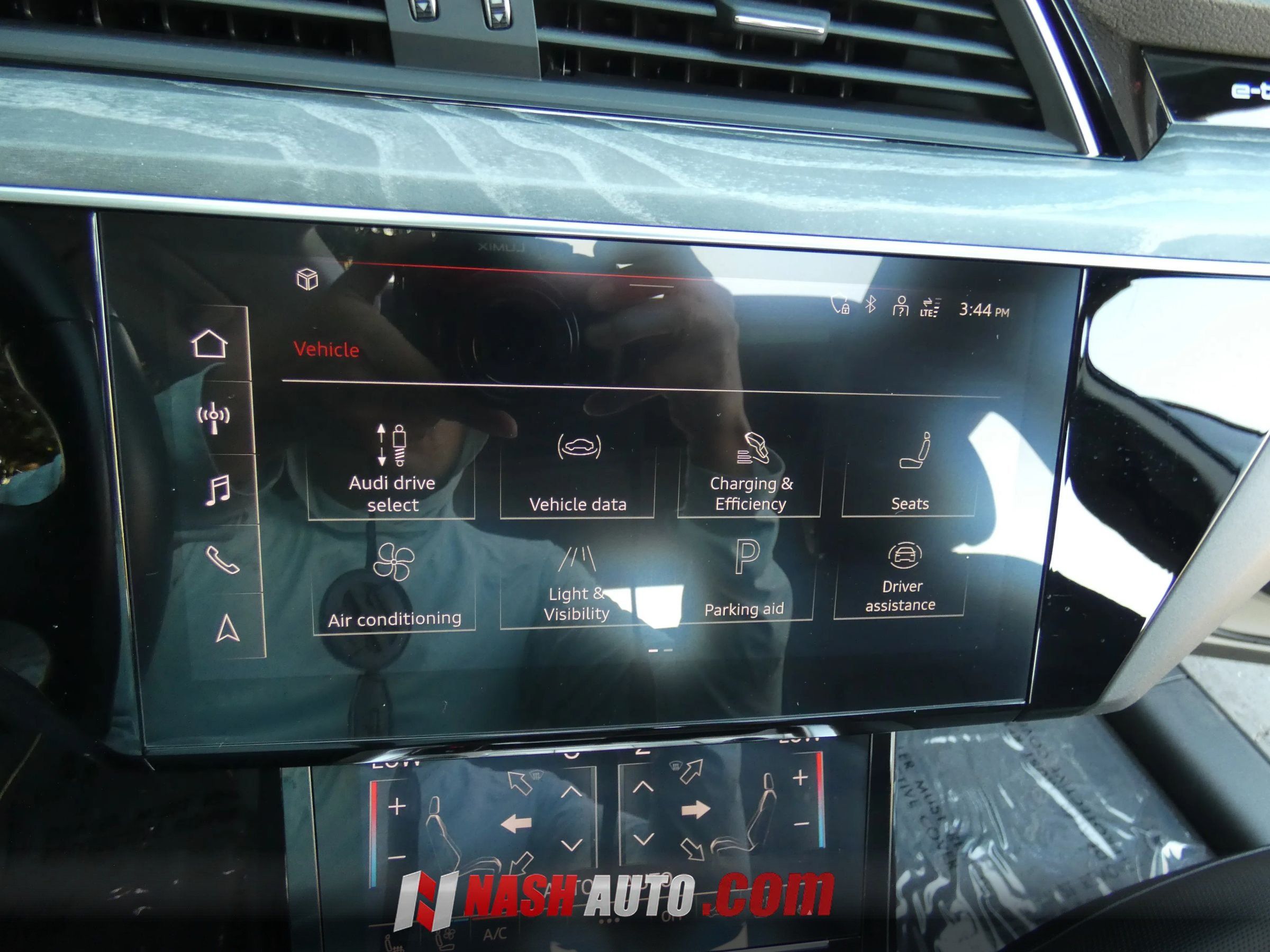 Used 2022 Audi e-tron Premium Plus w/ Premium Plus Package AWD/4WD image 58