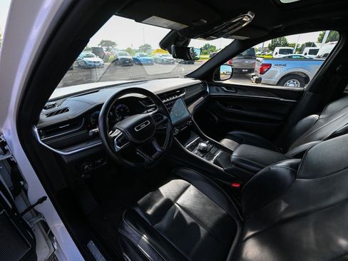 Used 2022 Jeep Grand Cherokee Overland w/ Adv Protech Group III AWD/4WD image 18