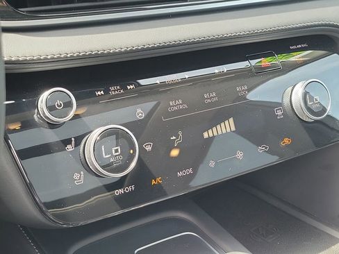 Used 2025 INFINITI QX60 Luxe image 19