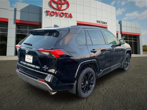 Used 2023 Toyota RAV4 SE w/ Convenience Package image 3