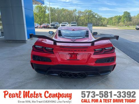 Used 2025 Chevrolet Corvette Z06 RWD image 5