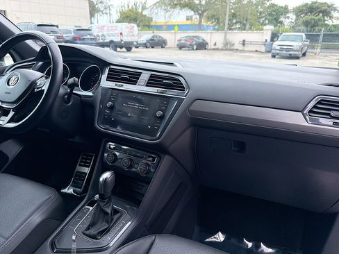 Certified 2020 Volkswagen Tiguan SE R-Line image 34