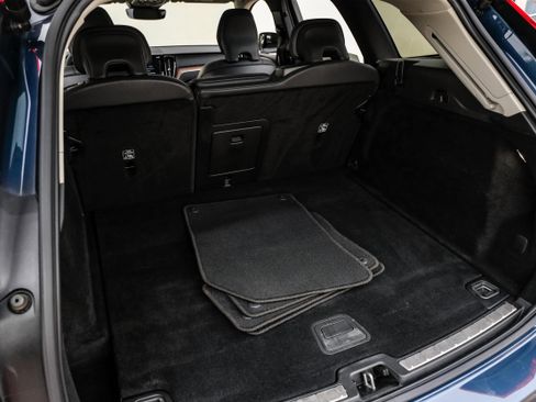 Used 2023 Volvo XC60 B5 Plus image 47