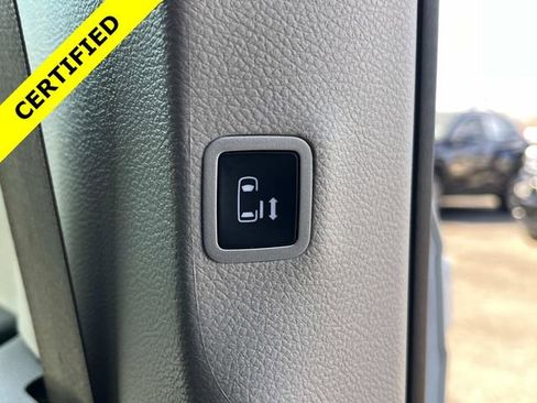 Certified 2024 Chrysler Pacifica Touring-L image 13