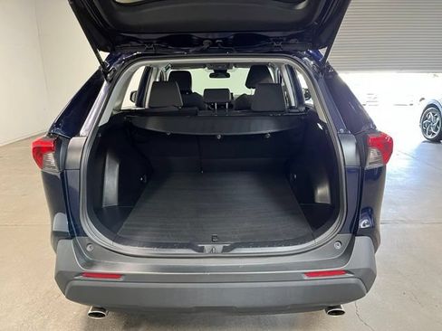 Used 2022 Toyota RAV4 XLE AWD/4WD image 16