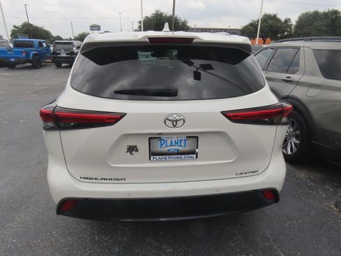 Used 2020 Toyota Highlander Limited FWD image 12