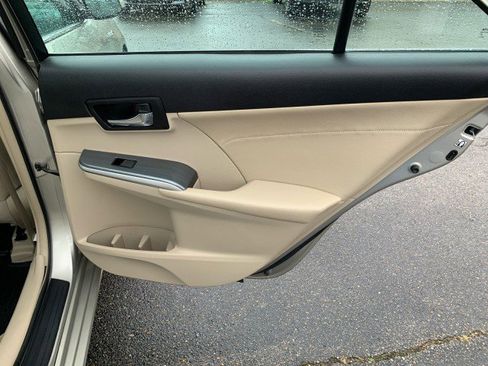 Used 2013 Toyota Camry LE image 17