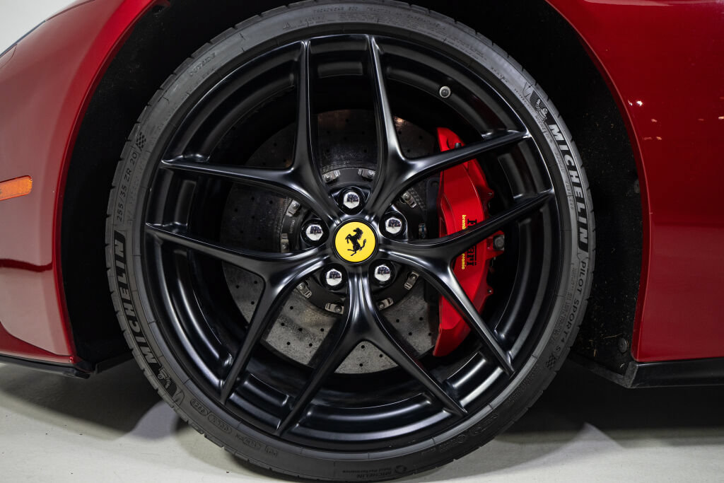 Used 2015 Ferrari F12 Berlinetta RWD image 16