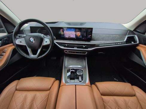 Used 2023 BMW X7 xDrive40i w/ Premium Package AWD/4WD image 4