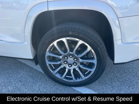 Used 2022 GMC Acadia Denali w/ Denali Ultimate Package image 9