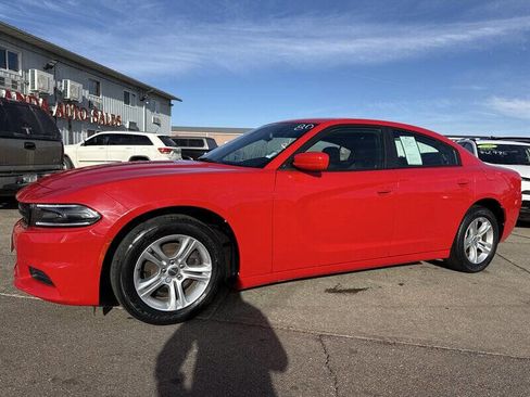 Used 2017 Dodge Charger SE image 2