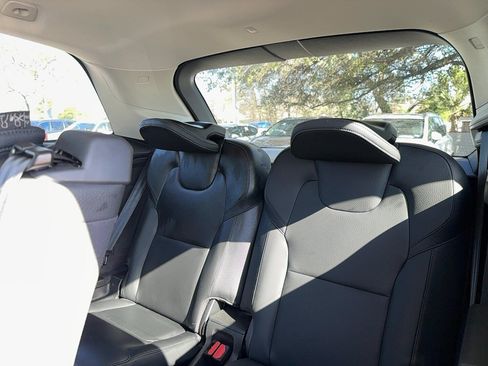 Used 2025 Volvo XC90 B6 Plus image 13