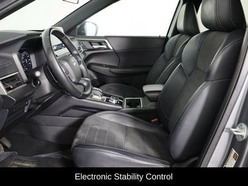 Used 2024 Mitsubishi Outlander SE Black Edition image 15