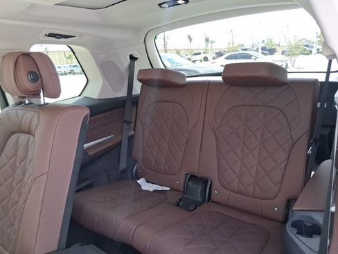 Used 2024 BMW X7 xDrive40i AWD/4WD image 17